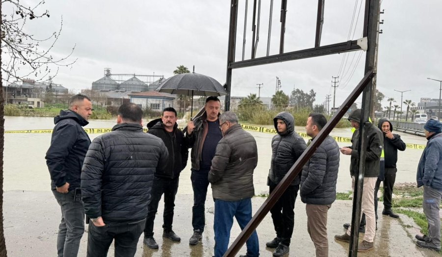 Berdan Irmağı’nda Alarm, Su Seviyesi Köprüye Dayandı
