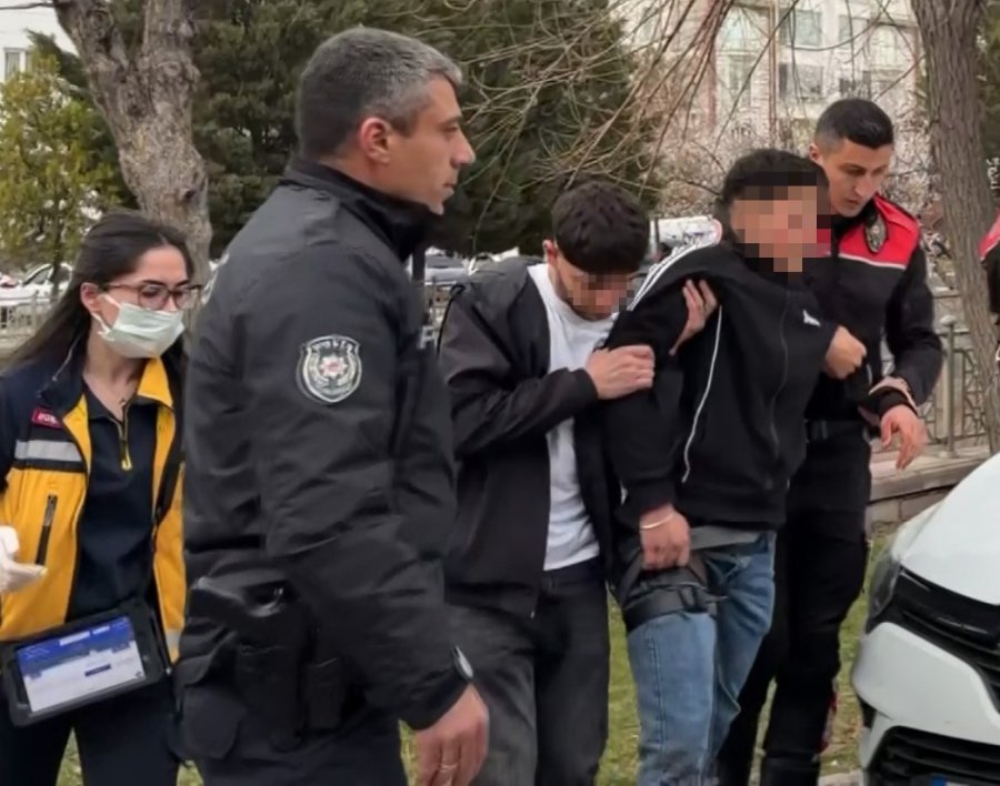 Aksaray’da Akranı Tarafından Bıçaklanan 16 Yaşındaki Çocuk Yaralandı