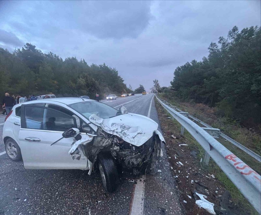 Manavgat’ta Zincirleme Kaza: 2 Yaralı