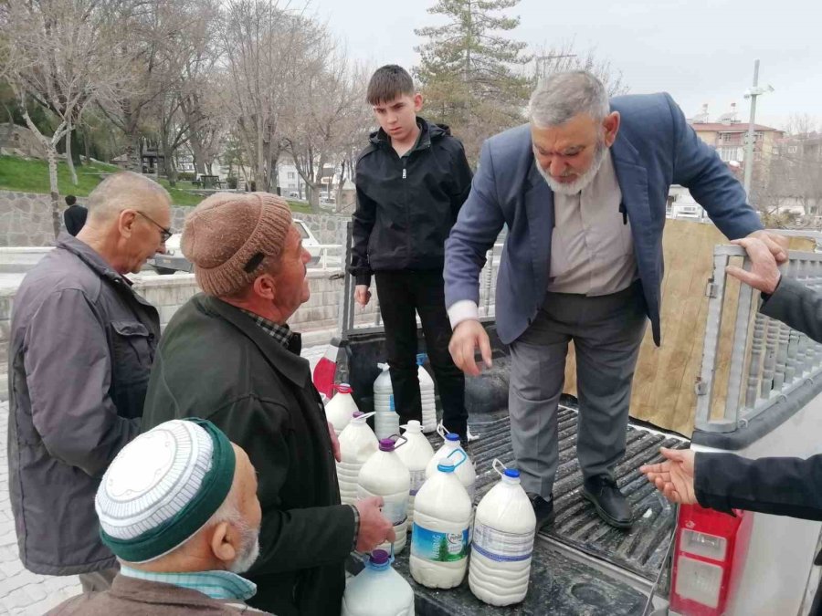 Karapınar’da Gönülleri Isıtan Dayanışma: 20 Ton Sütü Ücretsiz Dağıttı