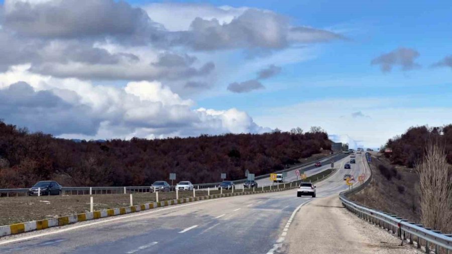 Yeni Konya Antalya Kara Yolunda Bayram Dönüşü Yoğunluğu