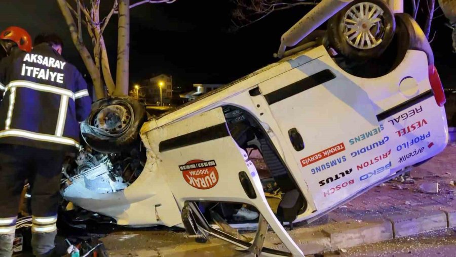 Aksaray’da Hafif Ticari Araç Takla Attı: 2 Ağır Yaralı