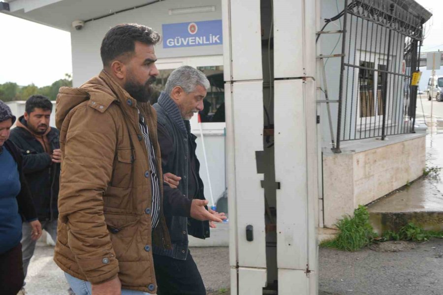 Babanın En Ağır Yükü: Kızı Ve 5 Torununun Cenazesini Gözyaşlarıyla Teslim Aldı