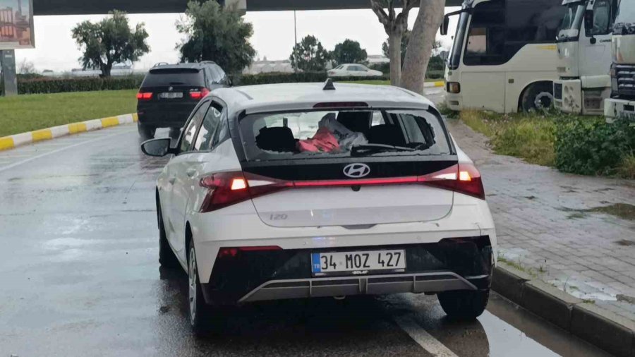 Antalya’da Otomobille Motosiklet Çarpıştı: 2 Yaralı