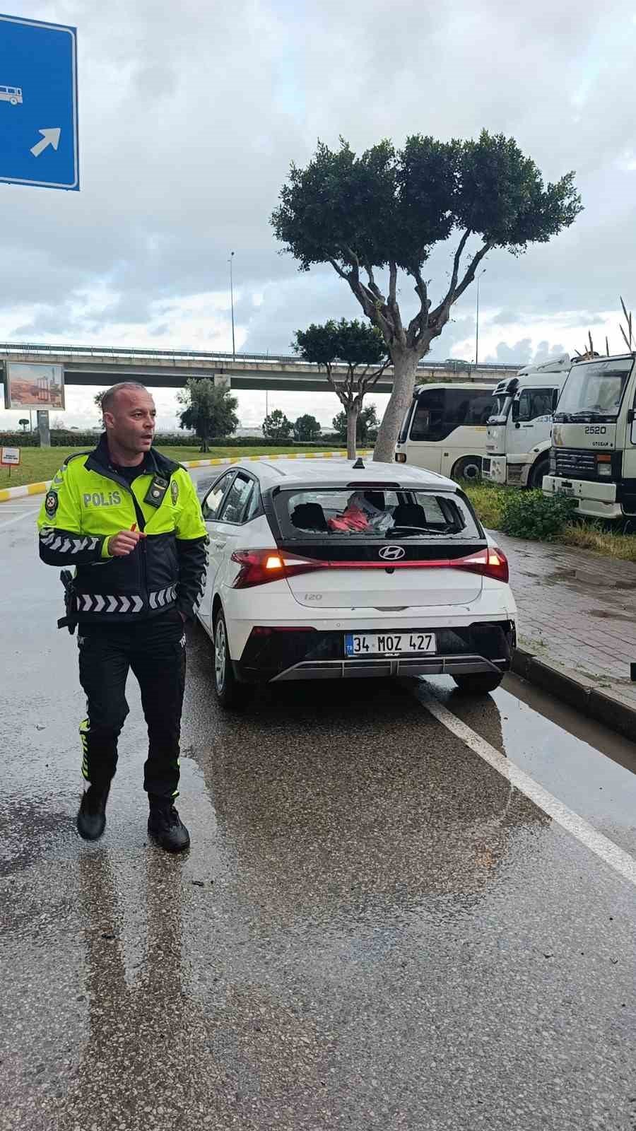 Antalya’da Otomobille Motosiklet Çarpıştı: 2 Yaralı
