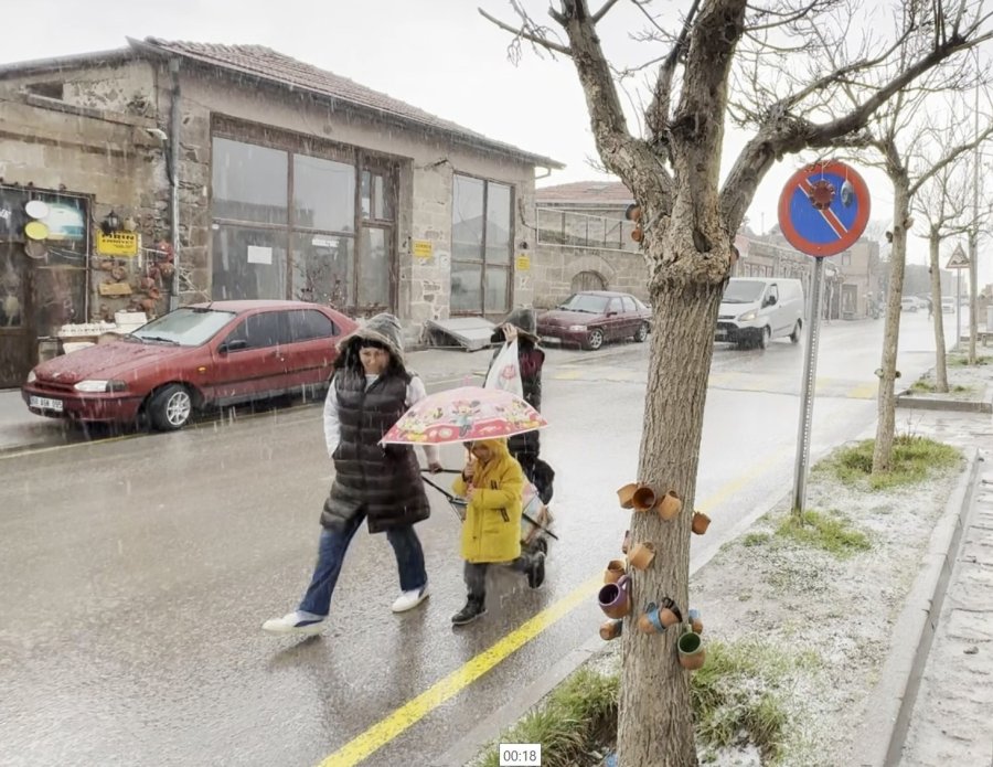 Aksaray’ın Güzelyurt İlçesinde Şiddetli Yağış Etkili Oluyor