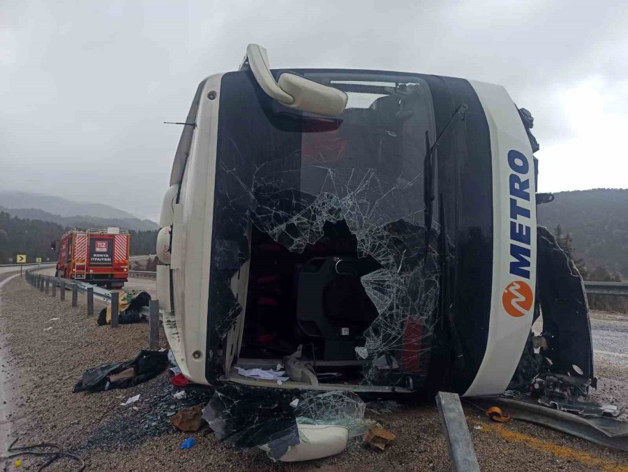 Konya’da Yolcu Otobüsü Devrildi: 15 Yaralı