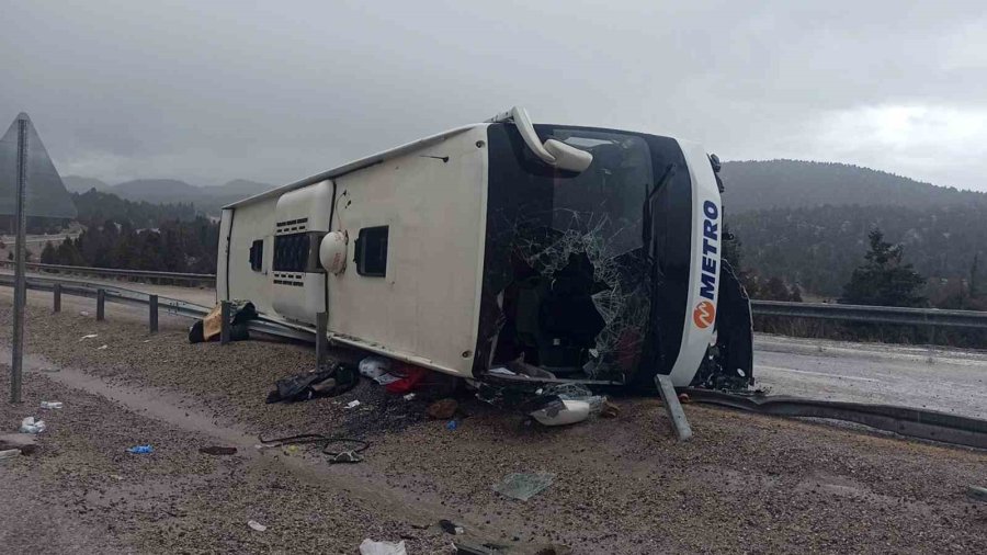 Konya’da Yolcu Otobüsü Devrildi: 15 Yaralı