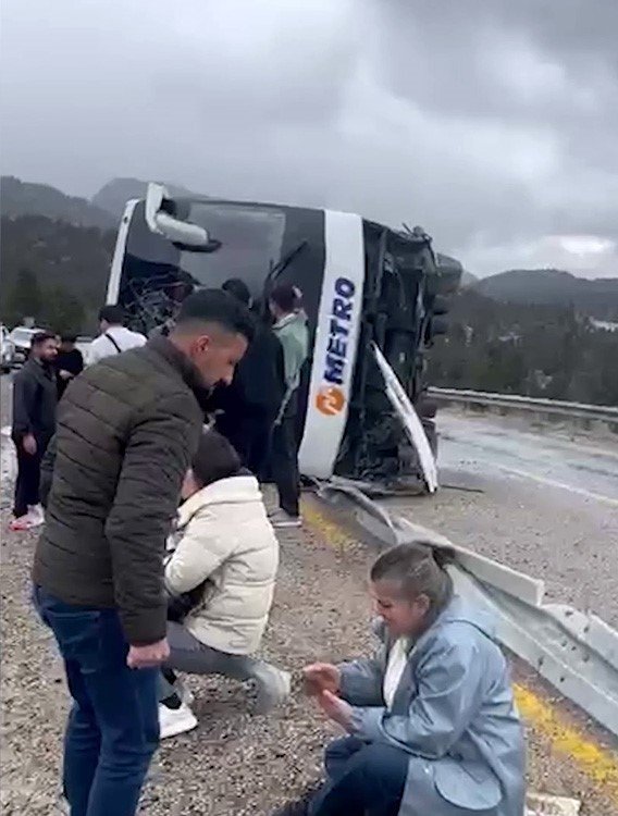 Konya’da Yolcu Otobüsü Devrildi