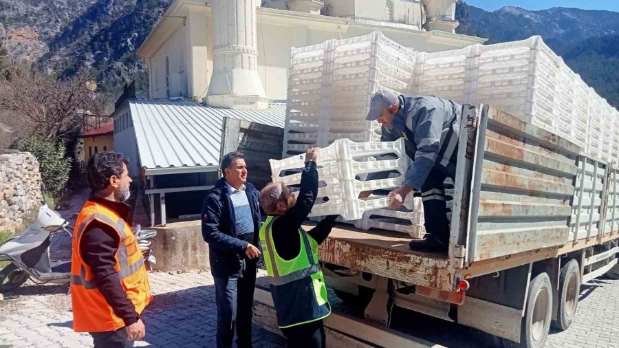 Büyükşehir’den Üreticilere İpekböceği Besleme Tablası Desteği