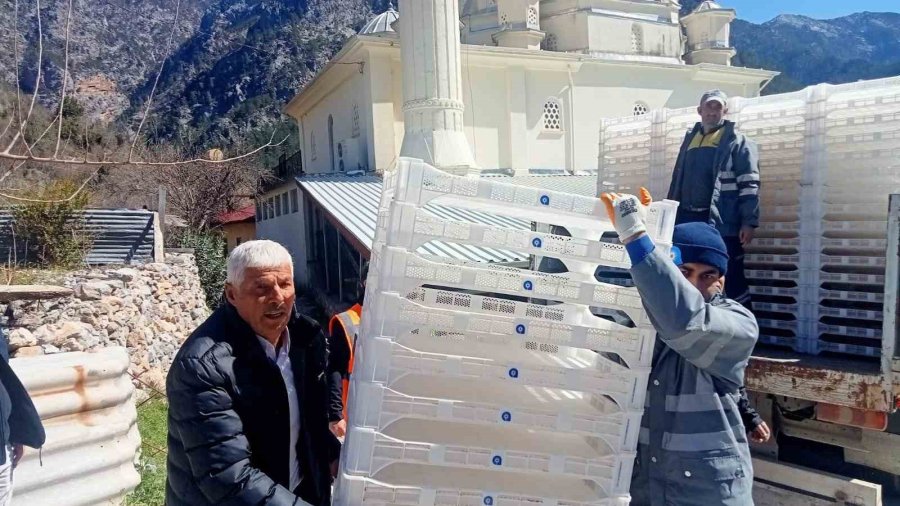 Büyükşehir’den Üreticilere İpekböceği Besleme Tablası Desteği