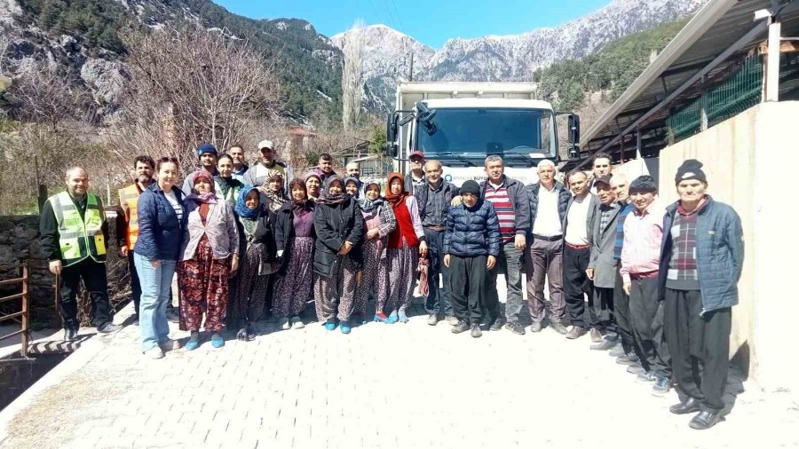 Büyükşehir’den Üreticilere İpekböceği Besleme Tablası Desteği