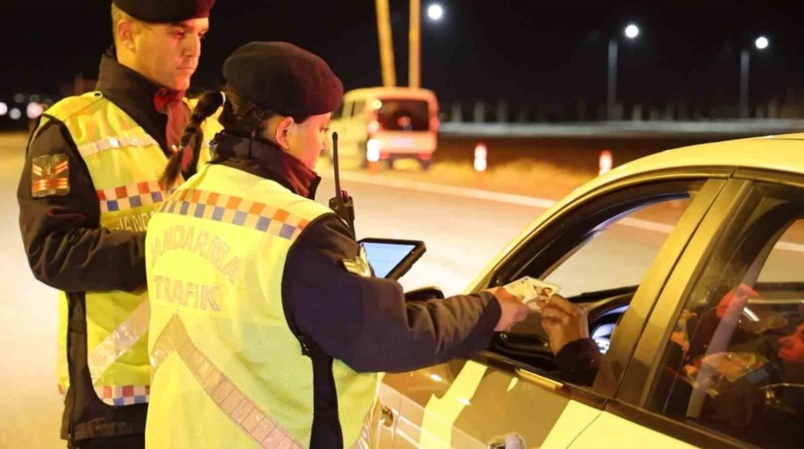 Aksaray’da Jandarma Ekipleri Uygulamalarını Sürdürüyor