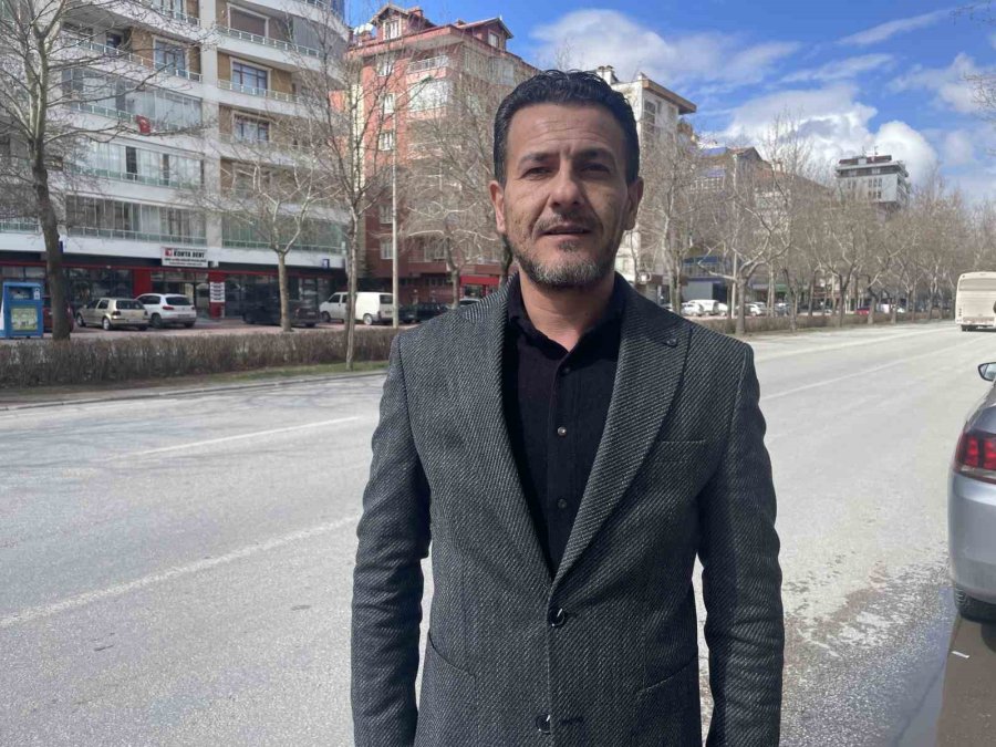 Hızla Su Birikintisine Giren Otomobil Takla Attı