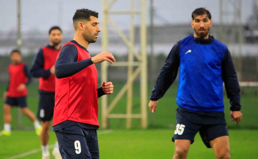 İran Milli Takımı Kamp İçin Antalya’ya Geldi