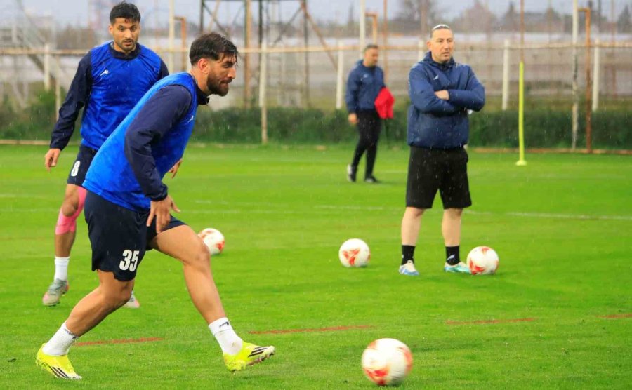 İran Milli Takımı Kamp İçin Antalya’ya Geldi