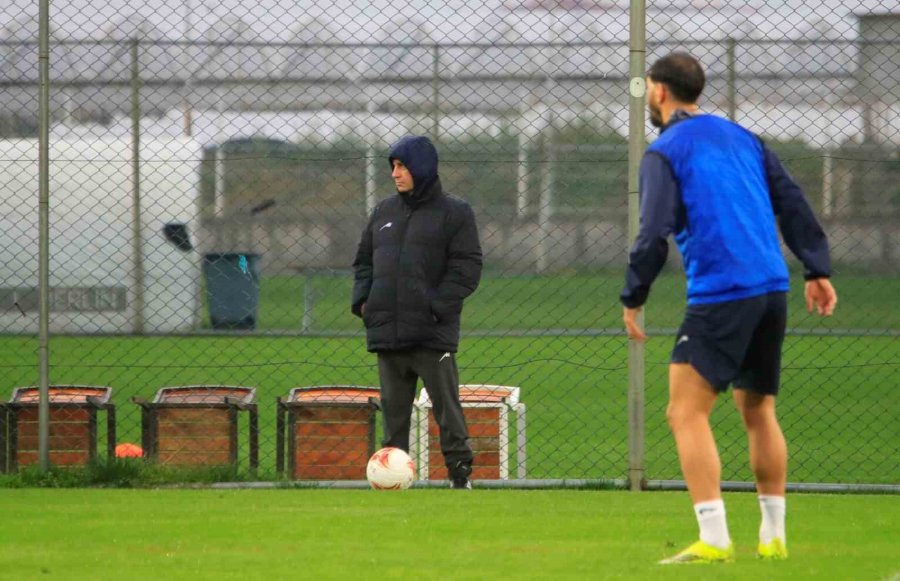 İran Milli Takımı Kamp İçin Antalya’ya Geldi