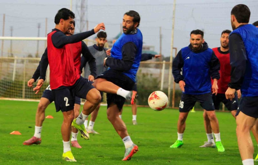 İran Milli Takımı Kamp İçin Antalya’ya Geldi