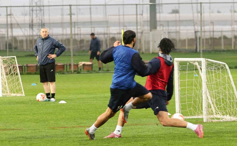 İran Milli Takımı Kamp İçin Antalya’ya Geldi