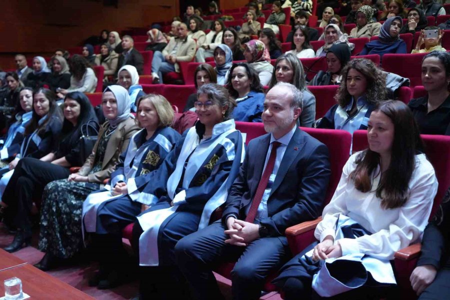 Niğde’de 120 Hemşire Adayı Üniforma Giydi