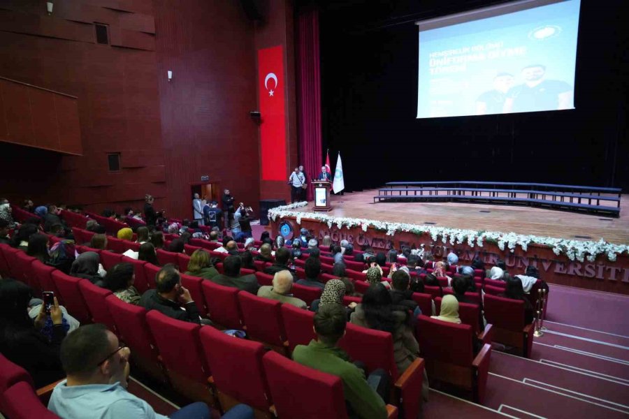 Niğde’de 120 Hemşire Adayı Üniforma Giydi