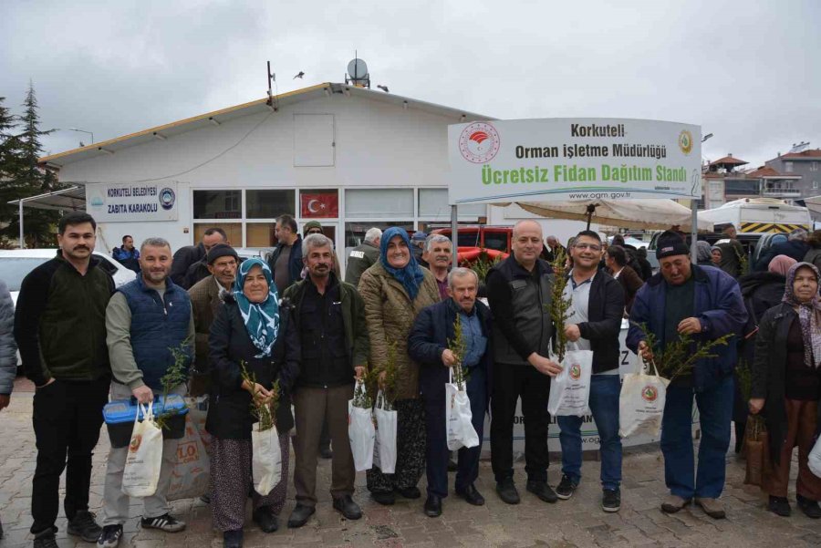 Korkuteli Orman İşletme Müdürlüğü 1000 Fidan Dağıtımı Yaptı