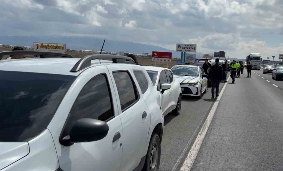 Aksaray’da Nefes Kesen Şüpheli Polis Kovalamacası Kamerada: 3 Gözaltı