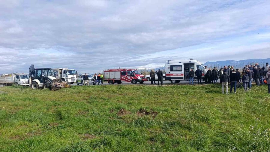 Gelen Telefonla Şantiyeye Geri Dönmek İçin Ani Manevra Yaptı, Muhtemel Faciadan Dönüldü