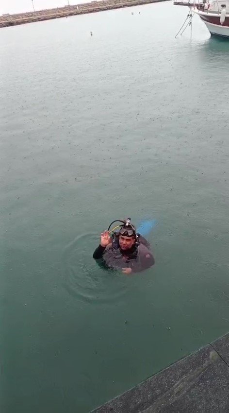 Denize Düşen Evlilik Yüzüğünü Dalgıçlar Çıkardı