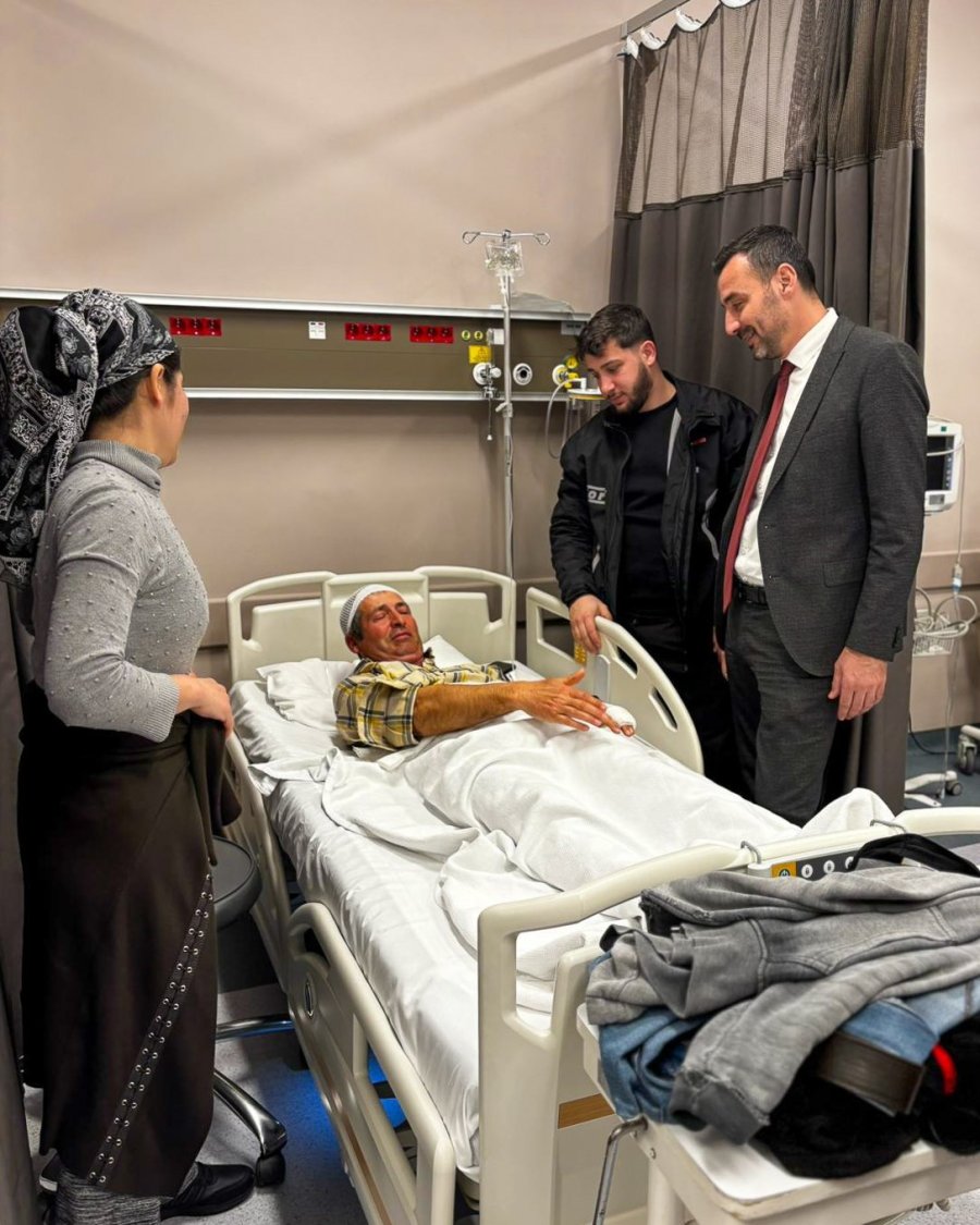 Başkan Vekili Çiçek, Hastaneye Giderek Kazada Yaralanan Personelin Durumu Hakkında Bilgi Aldı