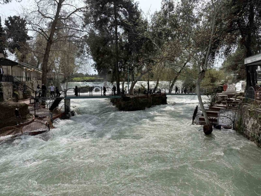Tarsus Şelalesi’ne Yağış Sonrası Ziyaretçi Akını