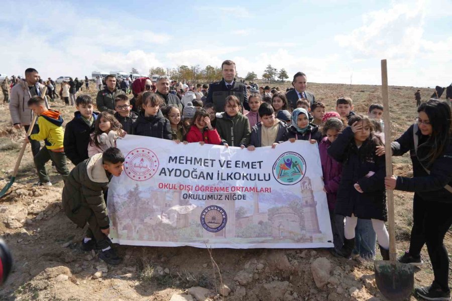 Niğde’de Binlerce Fidan Toprakla Buluşturuldu