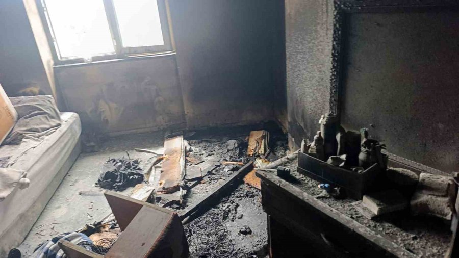 Otel Lojmanında Çıkan Yangın Korkuttu