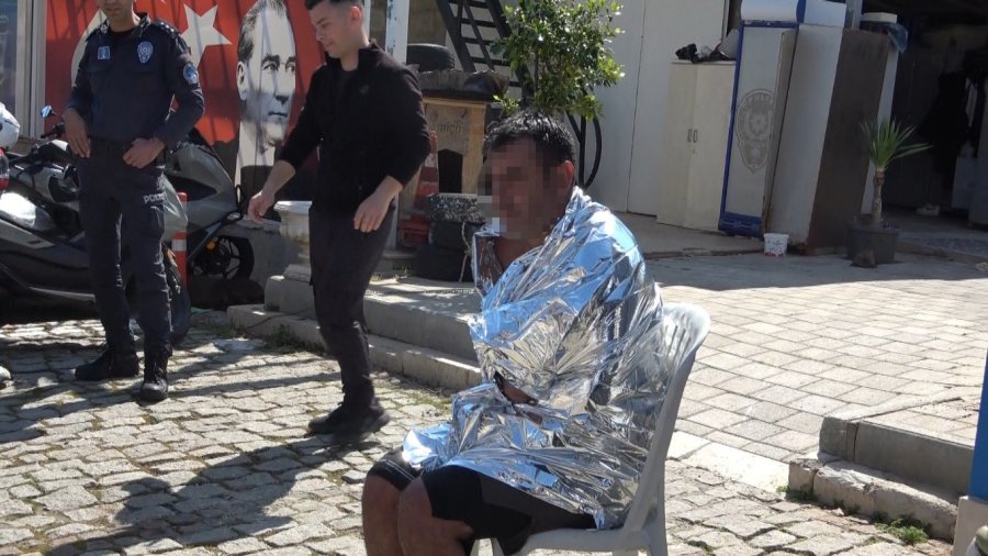 Antalya’da Denize Açıldığı Kano Devrildi, Suda 3 Saat Kurtarılmayı Beklerken İmdadına Deniz Polisi Yetişti