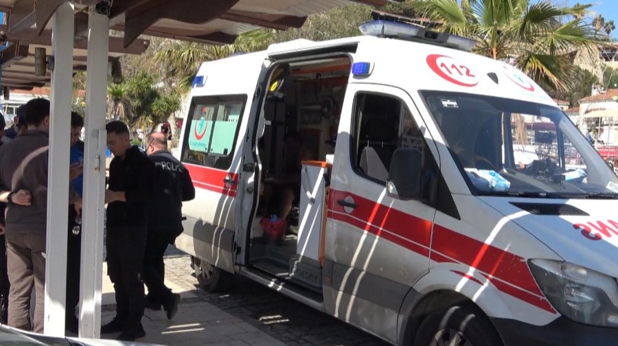 Antalya’da Denize Açıldığı Kano Devrildi, Suda 3 Saat Kurtarılmayı Beklerken İmdadına Deniz Polisi Yetişti