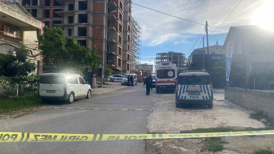 Tartıştığı Eşi Telefonlara Bakmıyor Diye Çatıya Çıktı