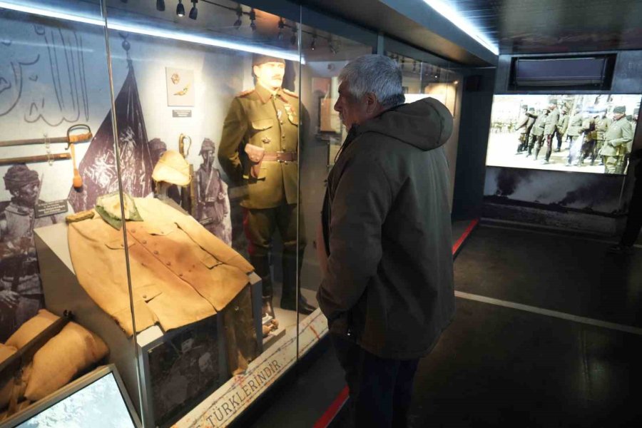 Çanakkale Ruhunu Taşıyan Mobil Müze Tırı Niğde’de Ziyarete Açıldı