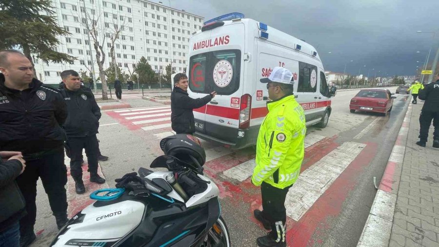 Karaman’da Motosiklet Otomobile Çarptı: 1 Yaralı