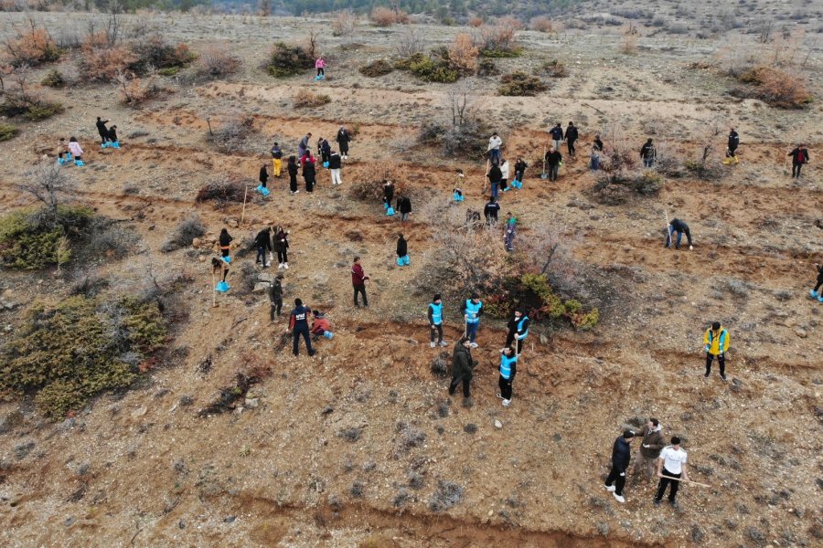 Karaman’da 6 Bin Fidan Toprakla Buluşturuldu