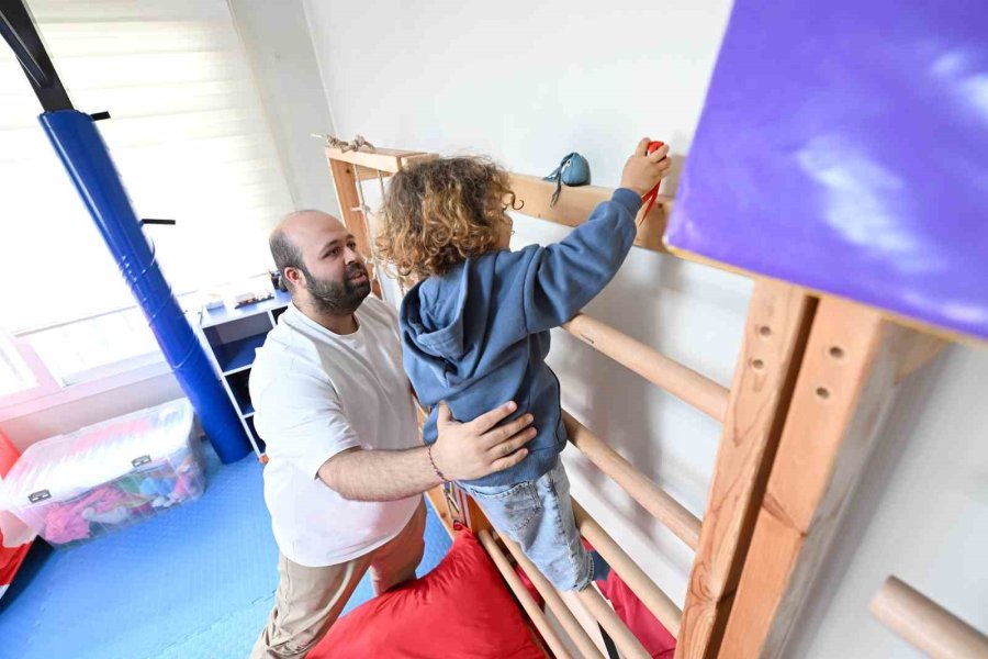 Mersin Büyükşehir Belediyesi Dmd Hastasına Ergoterapi Desteğini Sürdürüyor