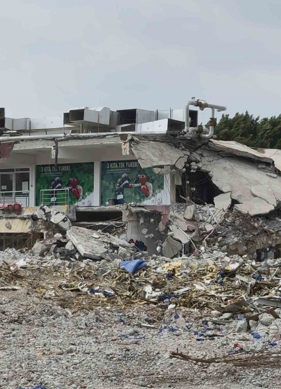 30 Yıllık Spor Salonu Yıkılıyor