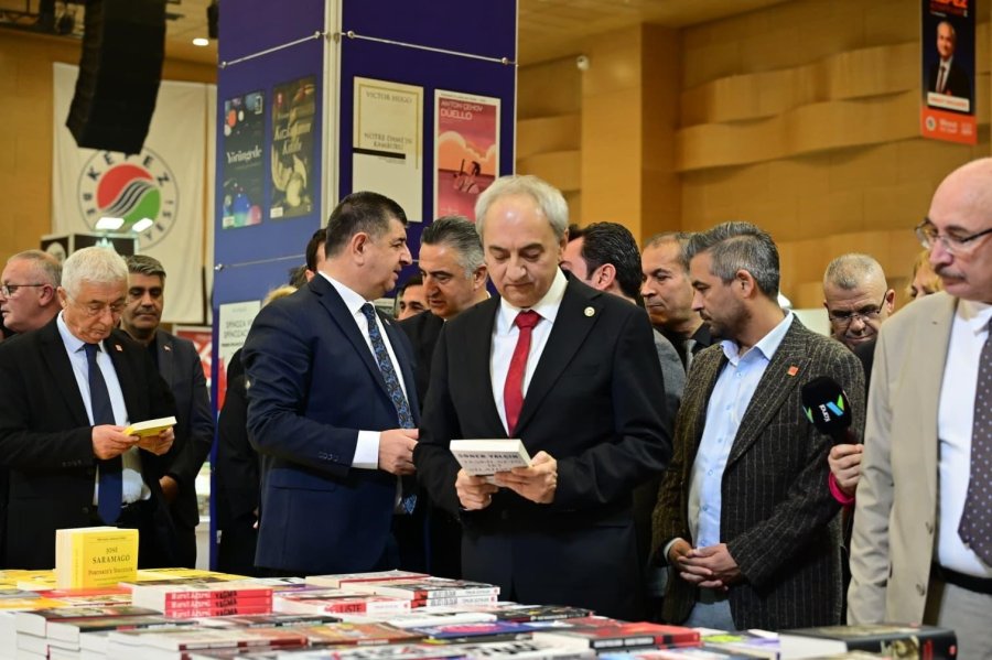 Kepez Kitap Fuarı Kapılarını Açtı: Edebiyat Dolu 10 Gün Başladı