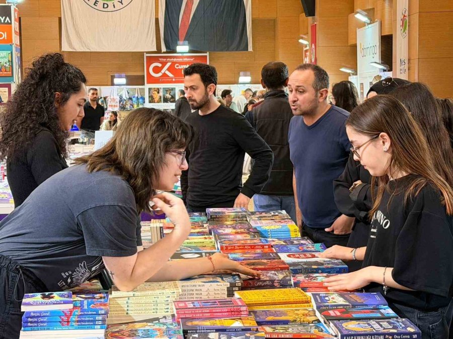 Kepez Kitap Fuarı Kapılarını Açtı: Edebiyat Dolu 10 Gün Başladı