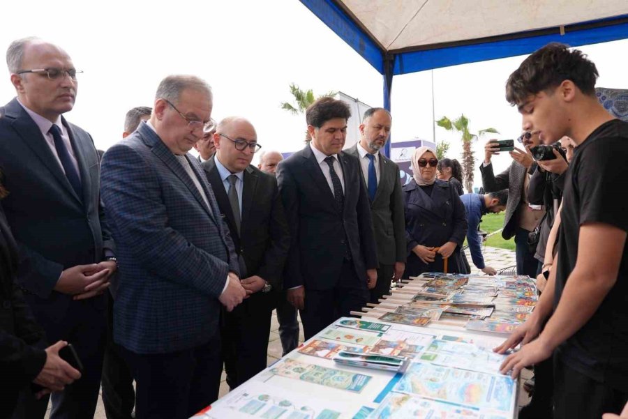 Denizden Sahil Güvenlik, Havadan Paramotorlar Destek Verdi, Öğrenciler Suyun Önemine Dikkat Çekti