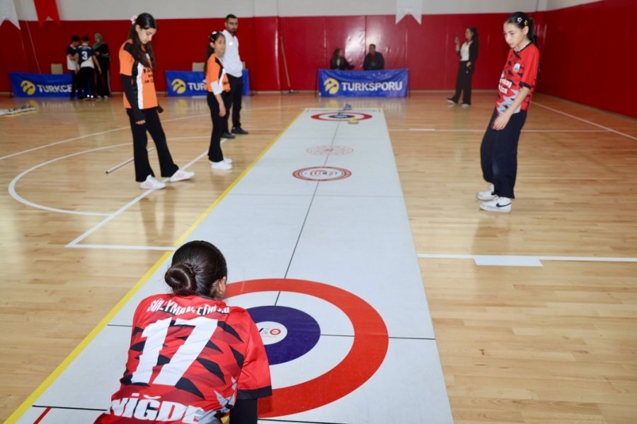 Niğde’de Floor Curlıng Heyecanı Yaşandı