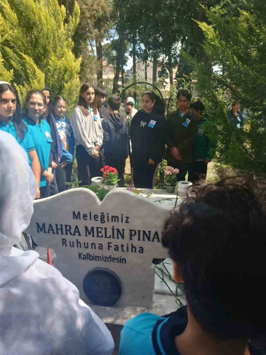 Köpekten Kaçarken Kamyonun Altında Kalarak Ölmüştü, Sınıf Arkadaşlarının Vefası Anneyi Duygulandırdı