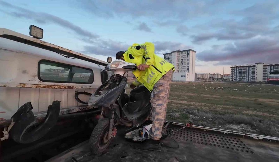 Karaman’da Elektrikli Bisiklet Sürücüsü Yaptığı Kazada Yaralandı