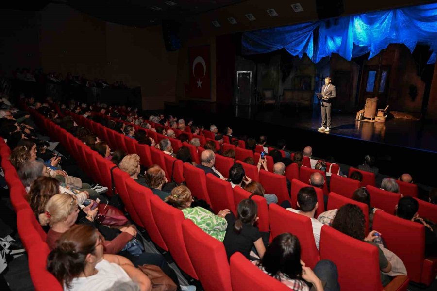 Mersin Şehir Tiyatrosu Dünya Tiyatro Günü’nü Sahnede Kutladı