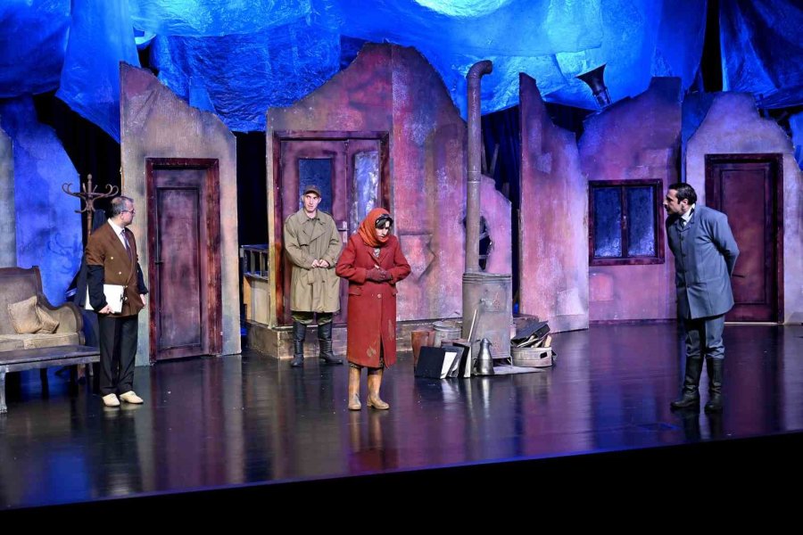 Mersin Şehir Tiyatrosu Dünya Tiyatro Günü’nü Sahnede Kutladı