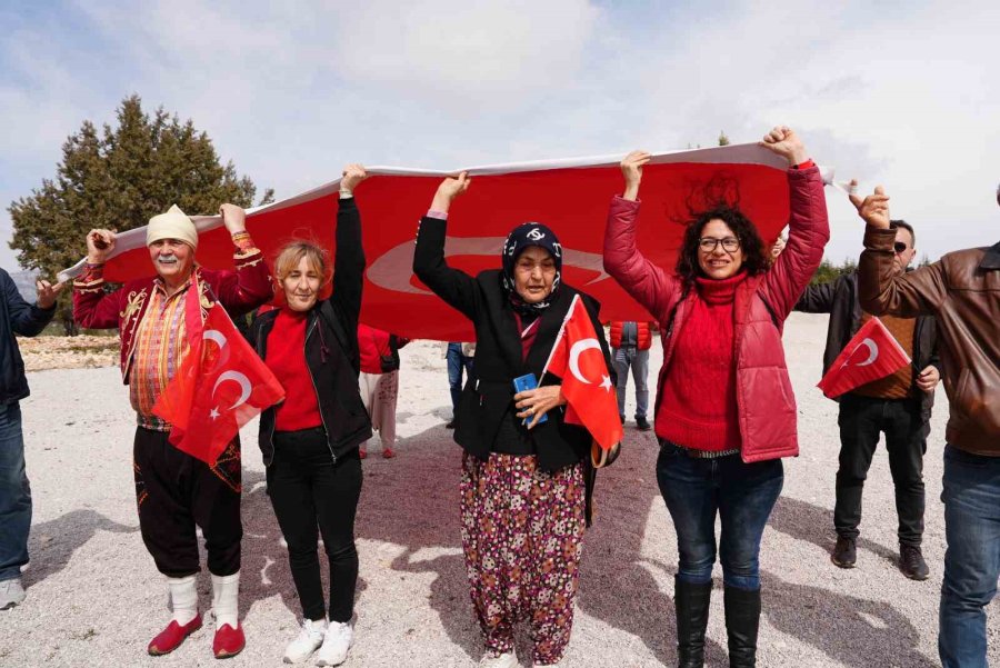 Torosların Zirvesinde 106 Yıl Sonra Milli Mücadele Ruhuyla Yürüdüler